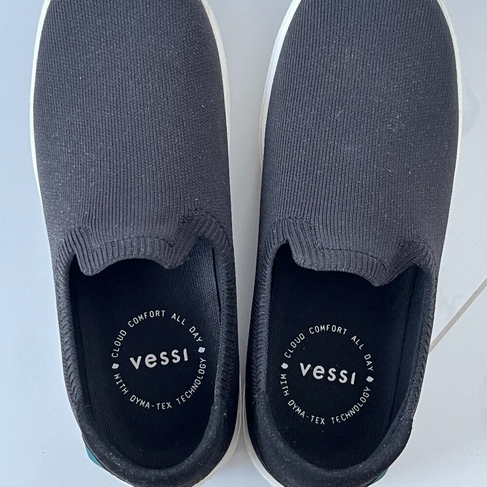 Women's Vessi Boardwalk Slip-On Size 6